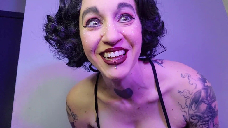 Geeky Femdom: Vacanță cu iubita ta Futa