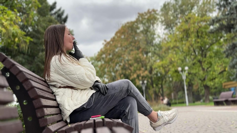 Hottie goddess: Болтать дымом, взгляд на слюну в видео от первого лица