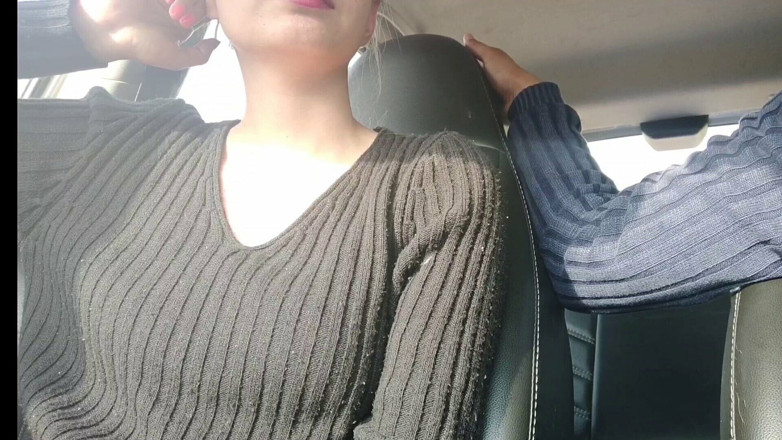 Hornycouple149: De quatro punheta para amigo em carro ao ar livre...