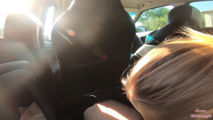 YSP Studio: Arriesgada mamada en el coche durante el taxi