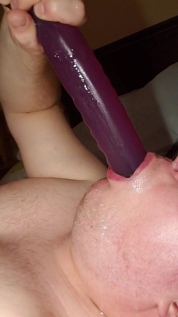 Charlieboy69: 딥 스로트 딜도
