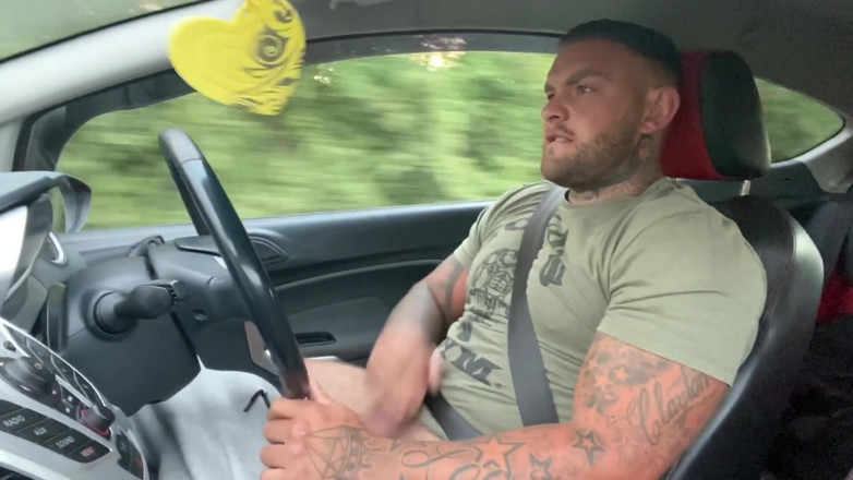 Andyleexxx: Il cazzo grasso irlandese arrapato toglie il cazzo e viene...