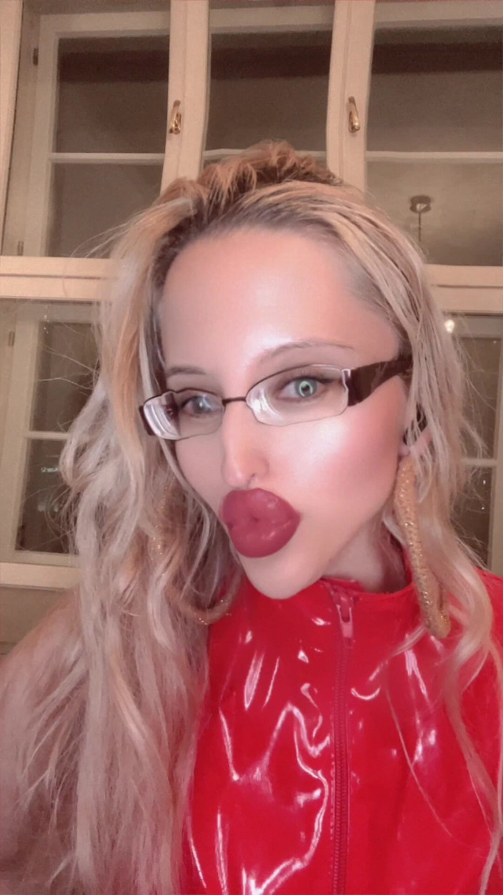 FinDom Goaldigger: Ik wil een Barbie-pop zijn