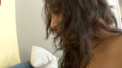 Time To Jerk Off: Drobná teen brunetka miluje cítit tlustého ptáka