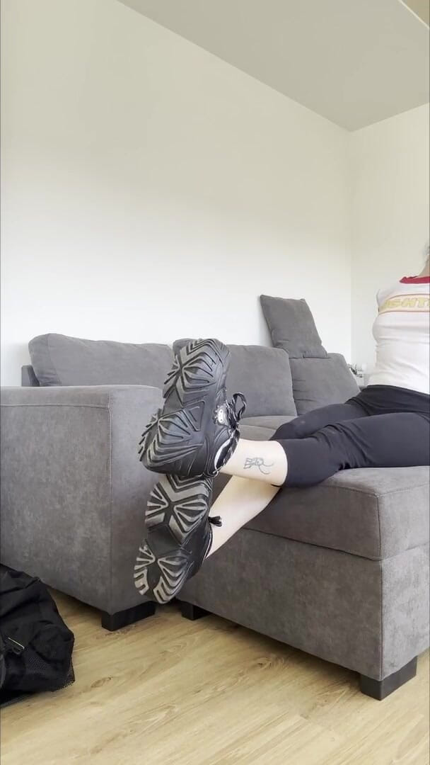 HoneyXScream: Zurück aus dem fitnessstudio verehrt er meine verschwitzten füße