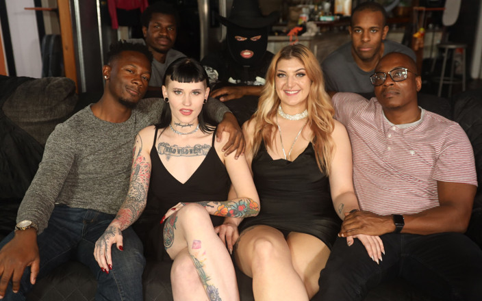 Blazed studios: Monica Raye und Tiffany Nacke gangbang