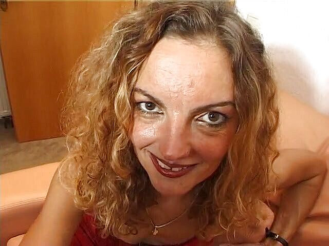 POV Orgasms: Niesamowita blondynka dziwka MILF ssie miękkiego kutasa
