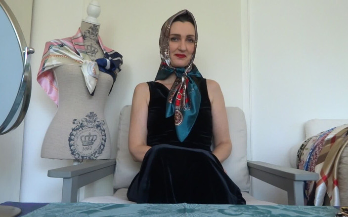 Lady Victoria Valente: Dans le studio d'essayage de shawl en satin : 5 nouveaux foulards...