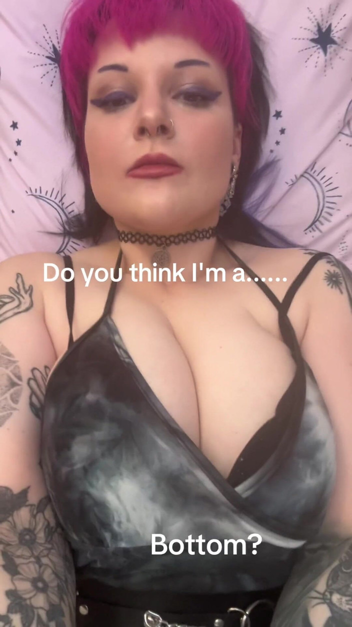Bigtiddygoth: Hei, ce crezi?