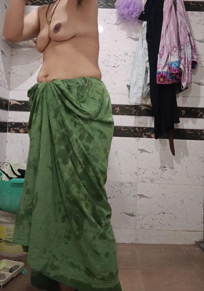 Priyahot77: Priya Bhabi mare Hair Show