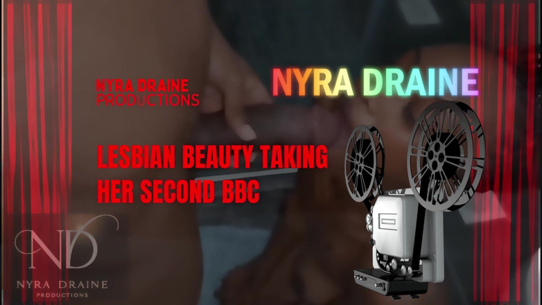 Nyra Draine: बहुत सुन्दर लेस्बियन अपनी तंग चूत में असली सेक्स टॉय चाहती है