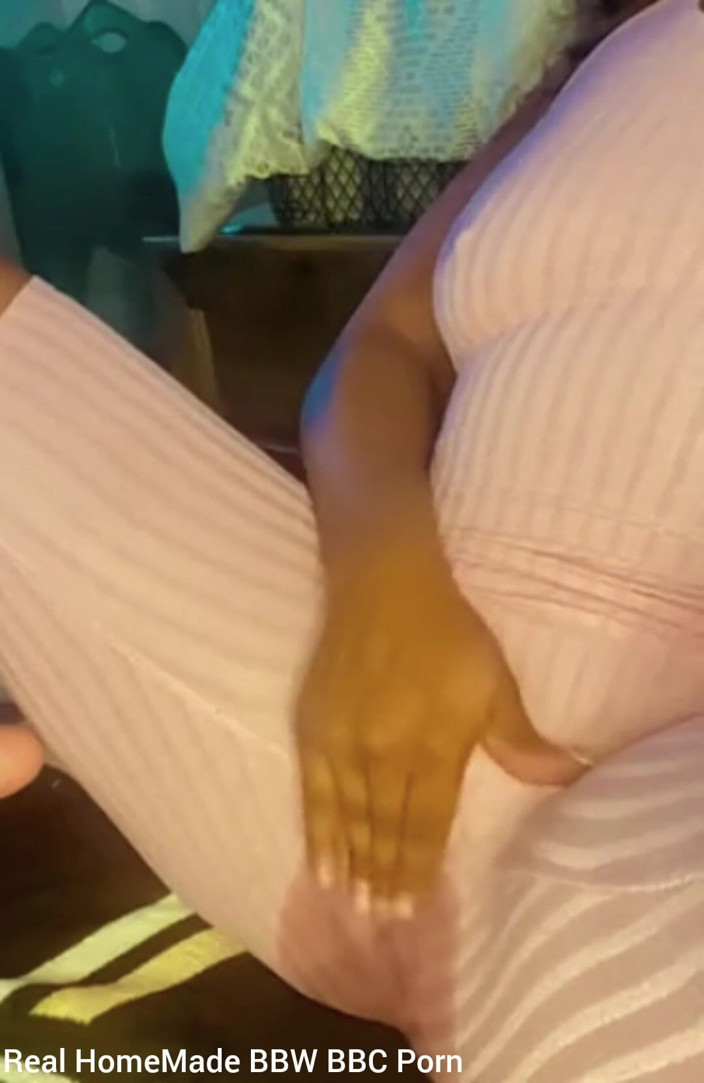 Super sexy ebony cuties: Rubbing My Pussy Threw My Body Suit Leg Shaking Squirting...