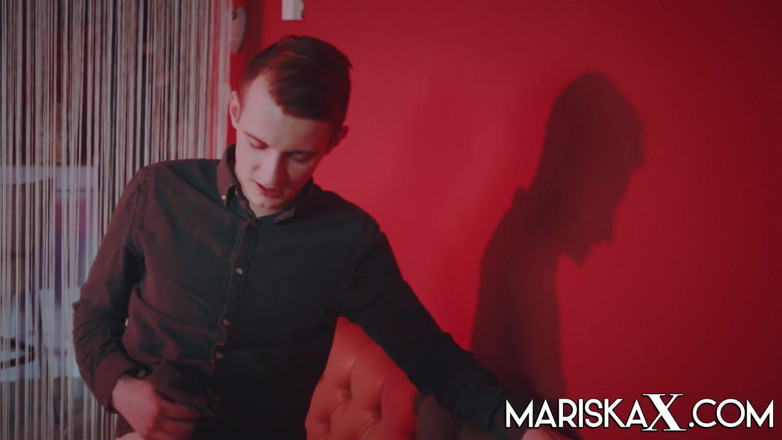 Mariska x: Olga lovex di-gangbang