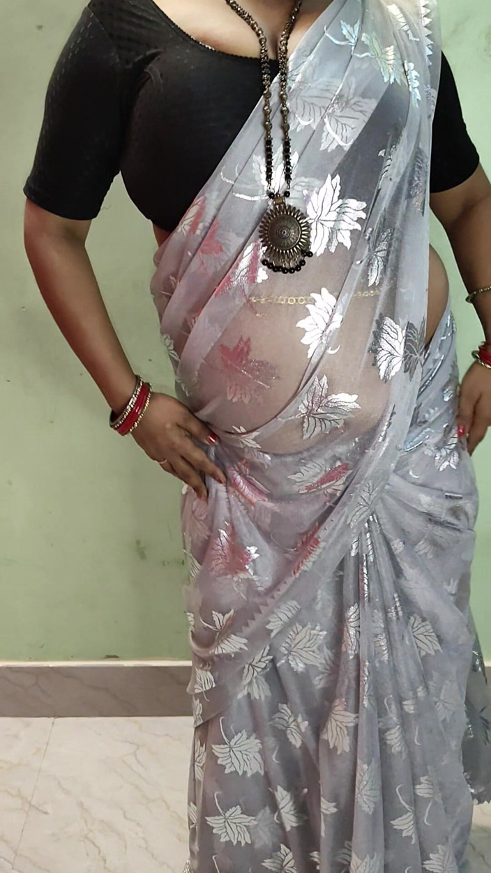 Kavita suman: Isteri montel India menari bogel bahagian 1