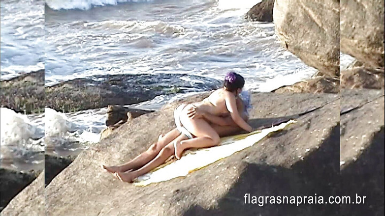 Amateurs videos: Isteri panas curang pada suaminya di pantai