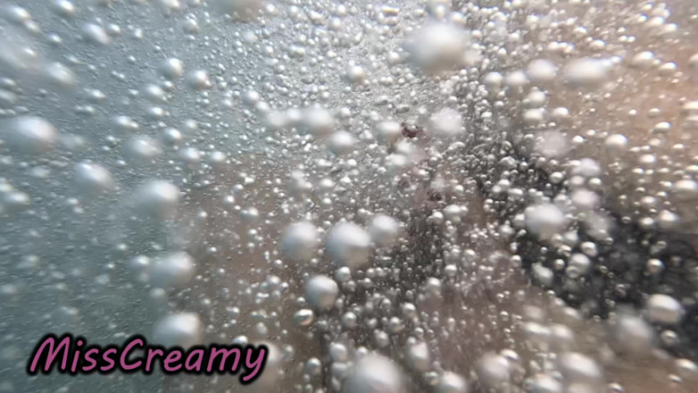 Miss Creamy: Veřejný bazén nevlastní sestra čůrák ukazuje riskantní honění dav sledování cumshot 4K