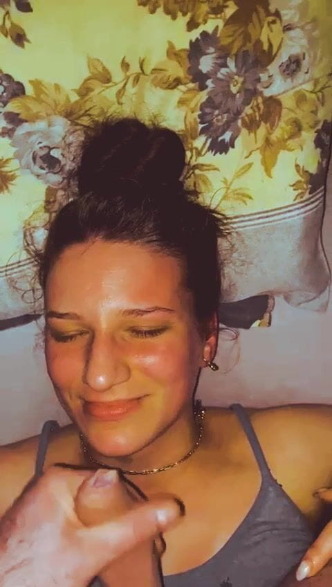 BrunetaSexy002: Mijn eerste lading in gezicht