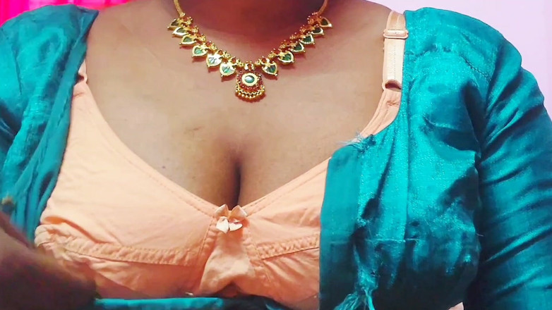 Desi Mohini: Sânii mătușii după-amiază