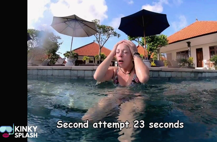 UKCuteGirl Lucy Lauren: Atemerhalten-training im pool