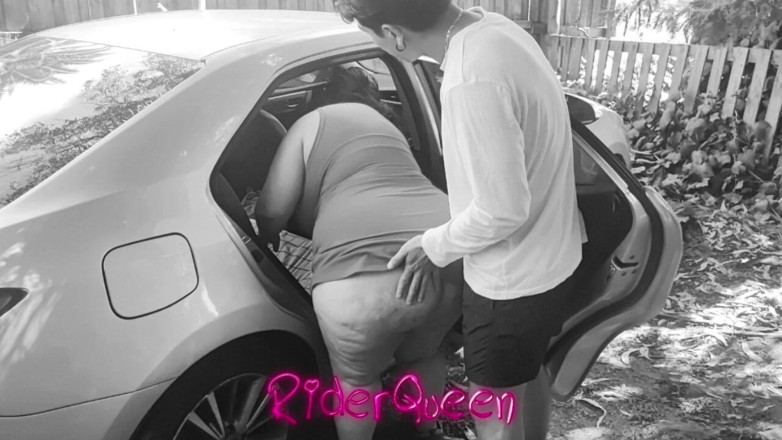 Riderqueen: Femme BBW, elle est infidèle... à cause d’un jeune voisin qui...