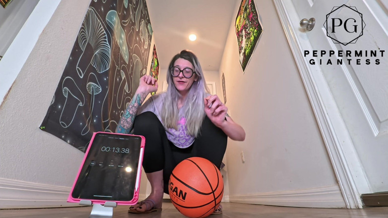 Peppermint Giantess: 6'7 diosa alta del baloncesto con una mano desafío ¿cuánto tiempo...