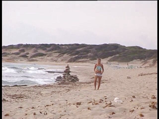 Dirty Teeny: Splendida ragazza viene sbattuta sulla spiaggia