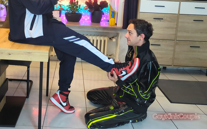 GayKinkCouple: スポーツから来る修士号を待っています