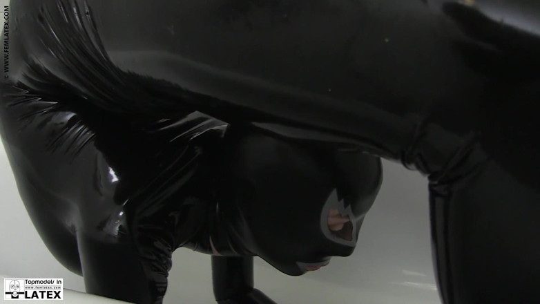 Fem Latex: Душ у комбінезоні з повним тілом