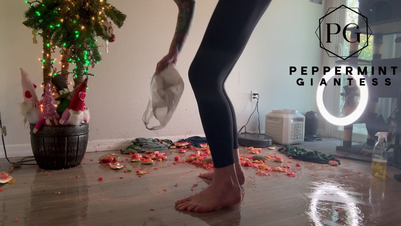 Peppermint Giantess: Conséquences de l’écrasement des fruits : nettoyer le bordel juteux au...