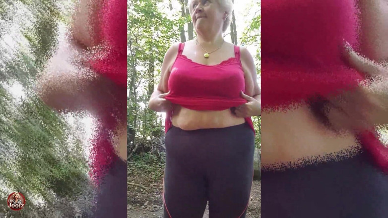 Uk Joolz: Striptease I Skogen