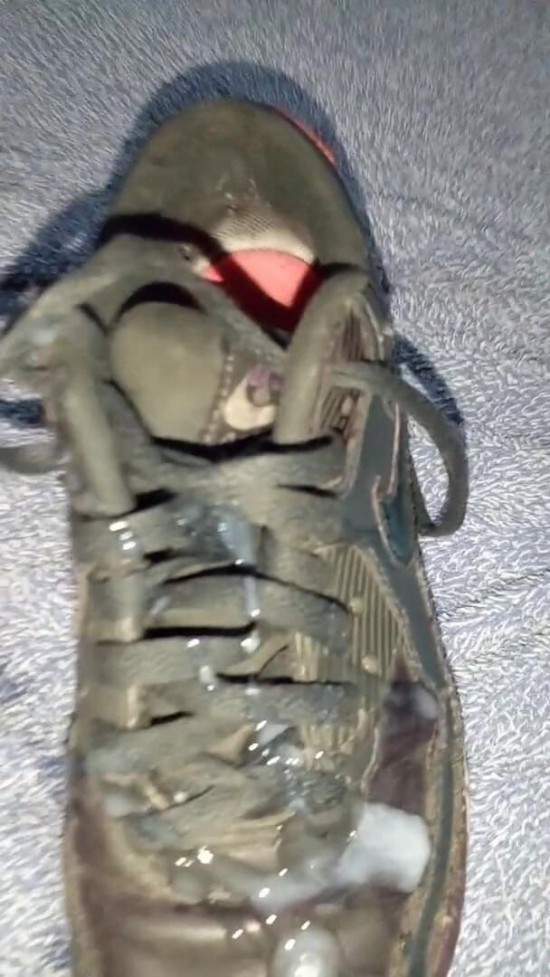 Sneakerfetish_BR: Sneaker-fick und sperma auf meinem alten air max