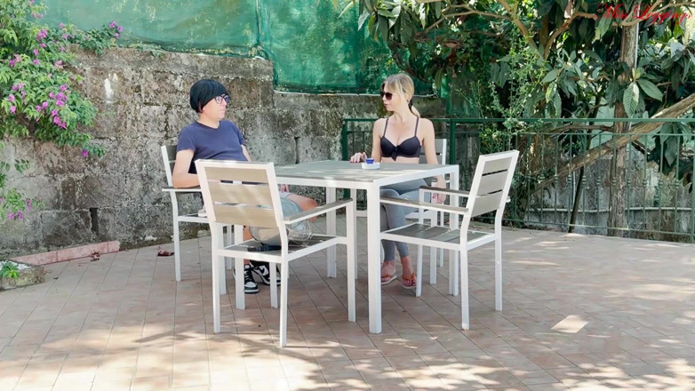 MissLeggings: Hevesli üvey anne tatilde bakire adamı kışkırtmak için heyecanlanıyor