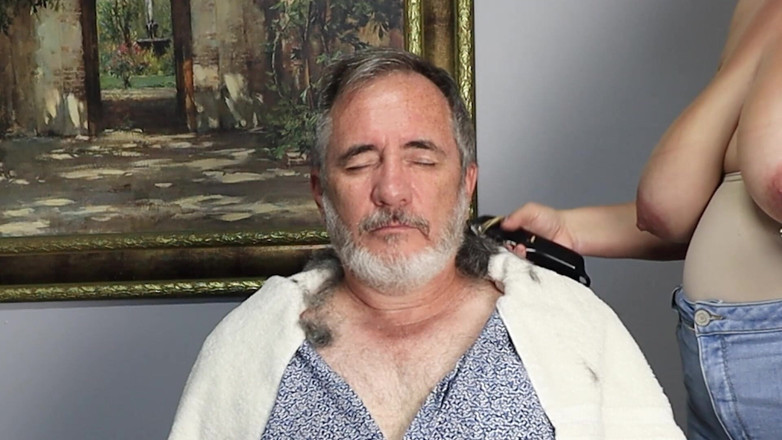 Vibra King Video: Topless frisyr