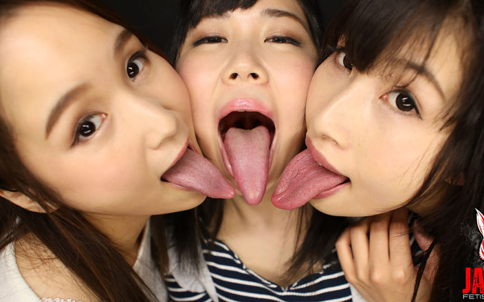 Japan Fetish Fusion: Ultimat fetischupplevelse: långa tungor, saliv och intima närbild med tre...