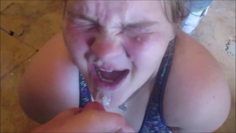 Fat Goddes: Une femme vide-couilles se fait remplir le bain par des...