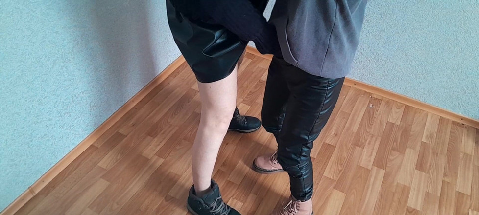 Lesbian-candys: Deux copines hétéroses essayent le sexe lesbien pour la première...