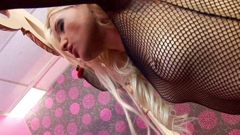 Lesbian Illusion: Tu me lèches tout