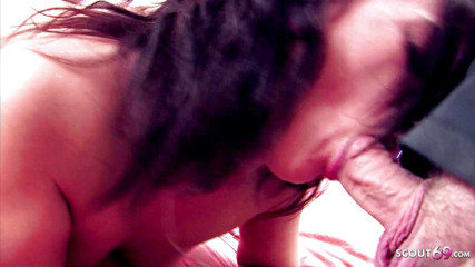 Full porn collection: Sexy tieners Naty en Yesenia in trio met oude buren