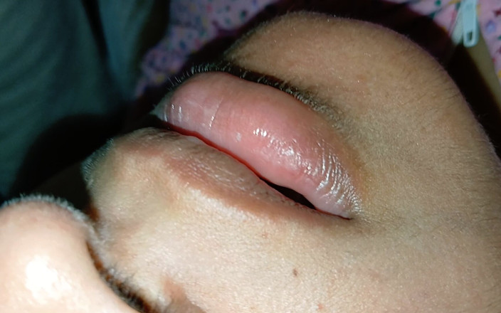 kirti bhabhi: Ich habe meine halbe stiefschwester auf dem bett ohne höschen...