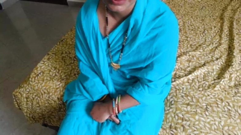 YOURAMRITA04: 姐夫第一次在我的屁股上把鸡巴给了热辣的嫂子。嫂子一边做爱一边尖叫