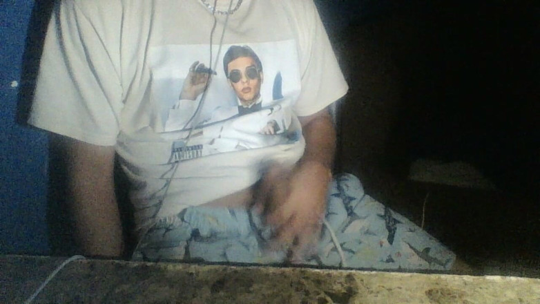 AlexAlejandro13: Guarda la mia faccia e il mio cazzo