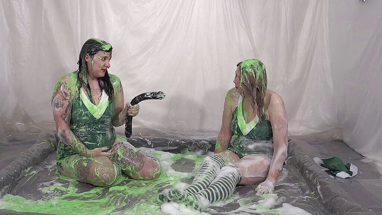 Gunked up girls: krisamas baune Lola aur jodie gunge