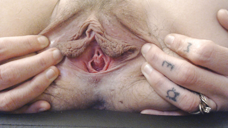 Abby Anna: Enorme coño extendiendo el labio