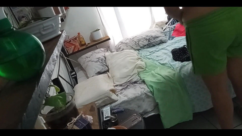 Karmicoxv: Reife MILf putzt ihr zimmer 1