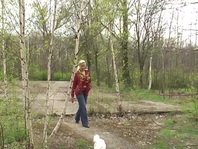 POV Orgasms: Молода блондинка домогосподарка отримує трах у кицьку й робить мінет