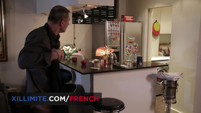 French girls at work: Intensywny seks w pracy ze zmysłową brunetką w pończochach
