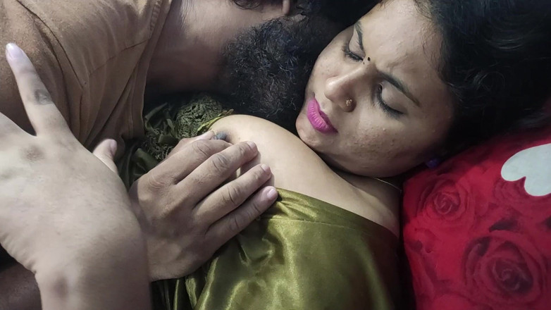 Vaishnavysharunraj: Cewek seksi india dengan besar lagi asik romantis