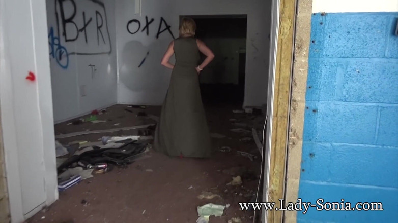 Lady Sonia: Lady Sonia - desnuda en la vieja fábrica
