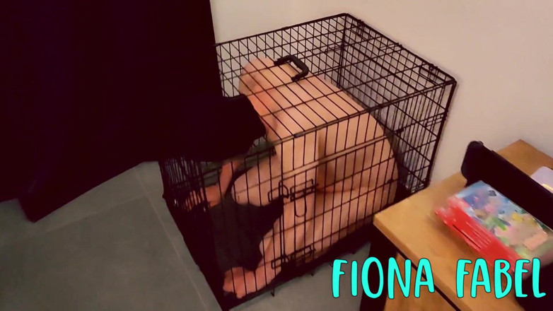 FionaFabel: La dea Fiona gioca con lo schiavo di castità