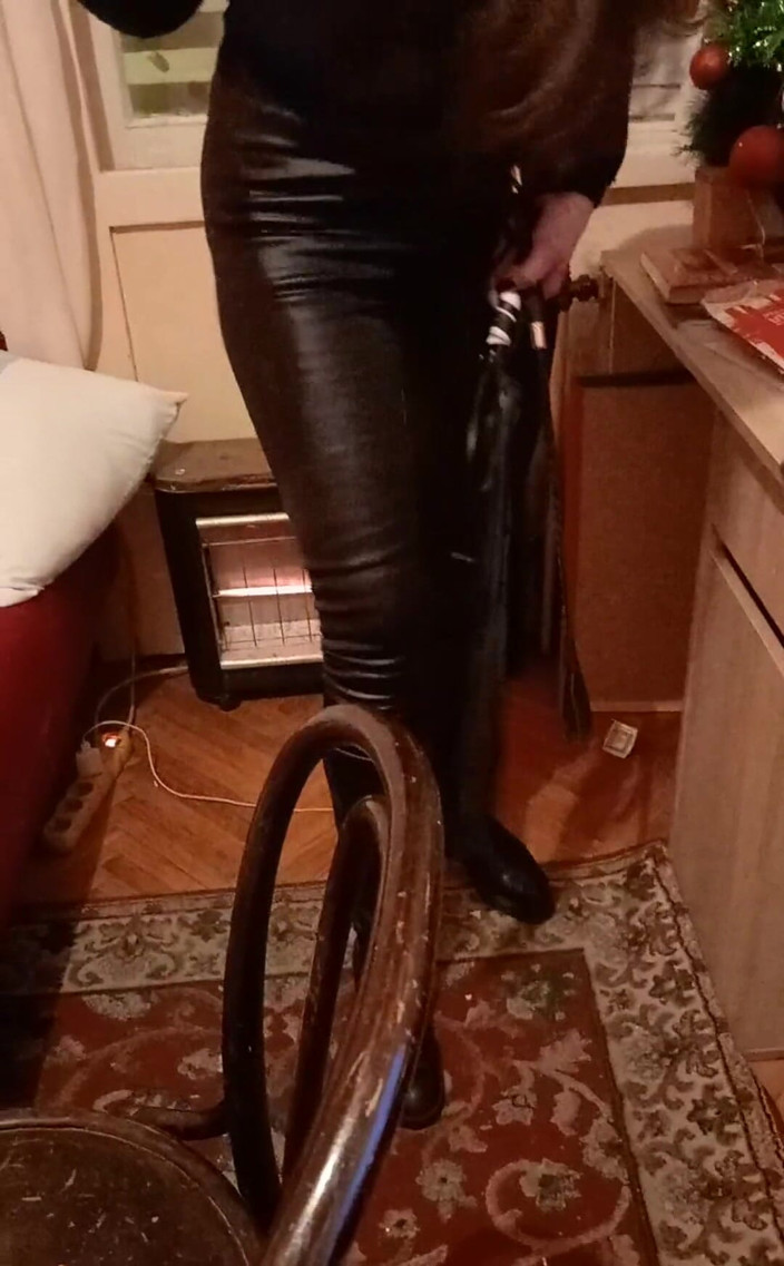Dominatrix Redsonyja: Questo è molto per tutti gratuitamente quindi ti do